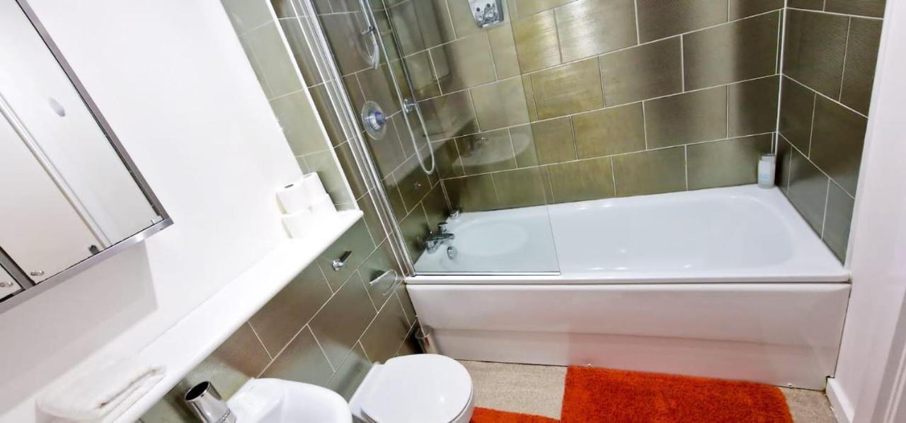 Lovely 2-Bedroom Apartment, Free Parking Manchester Luaran gambar