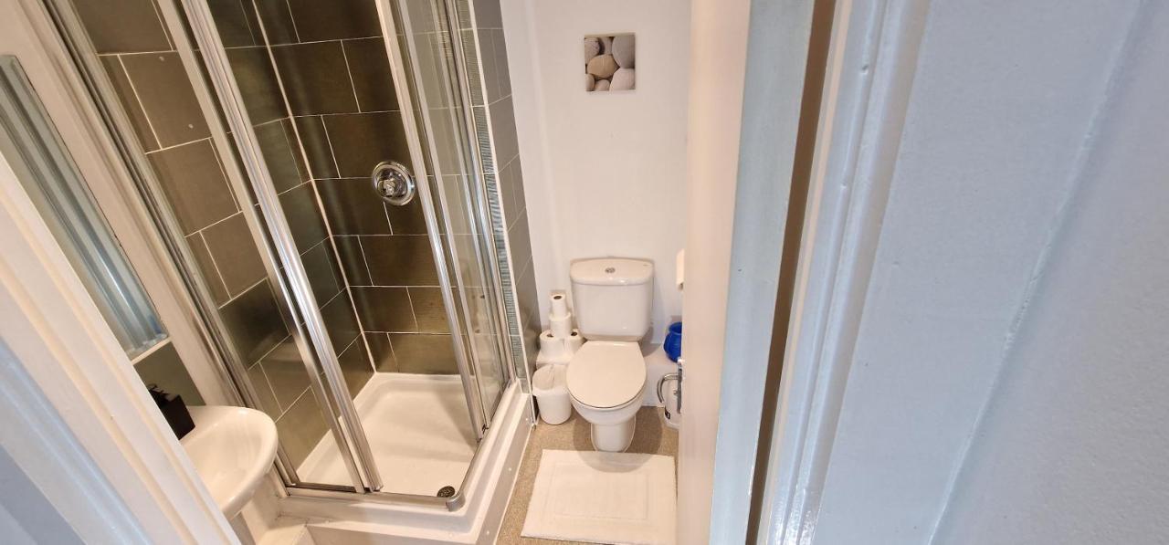 Lovely 2-Bedroom Apartment, Free Parking Manchester Luaran gambar