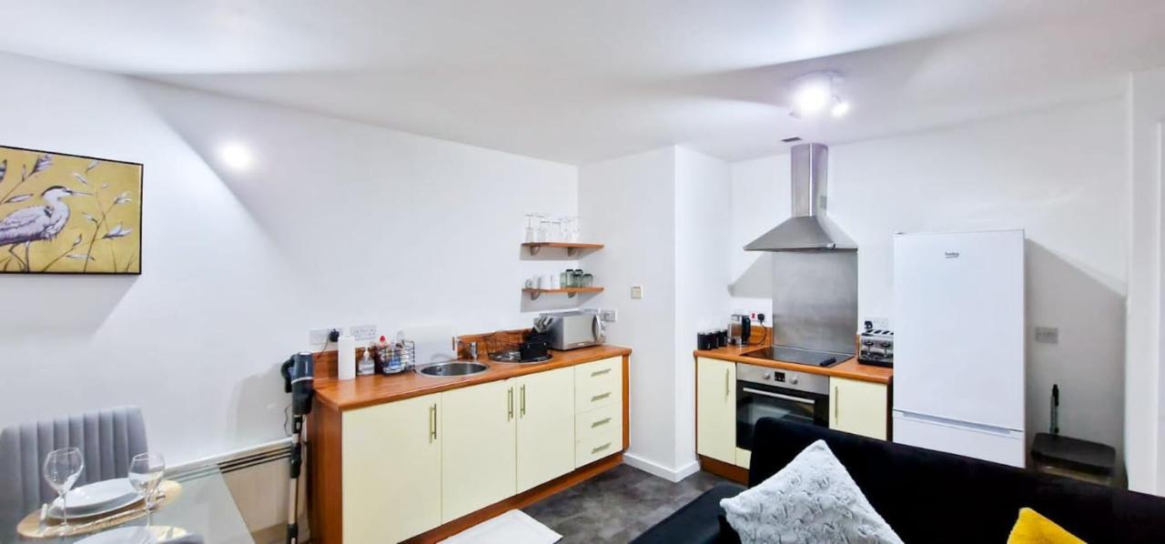 Lovely 2-Bedroom Apartment, Free Parking Manchester Luaran gambar